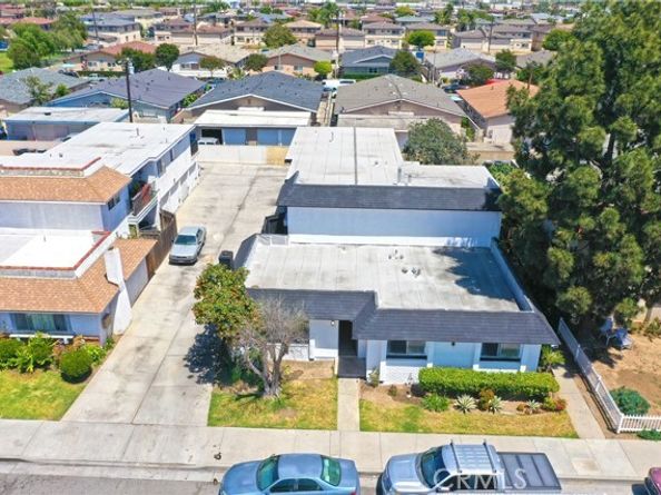 17412 Dairyview Circle, Huntington Beach CA 92647