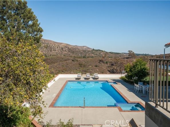 10181 Overhill Drive, Tustin CA 92705