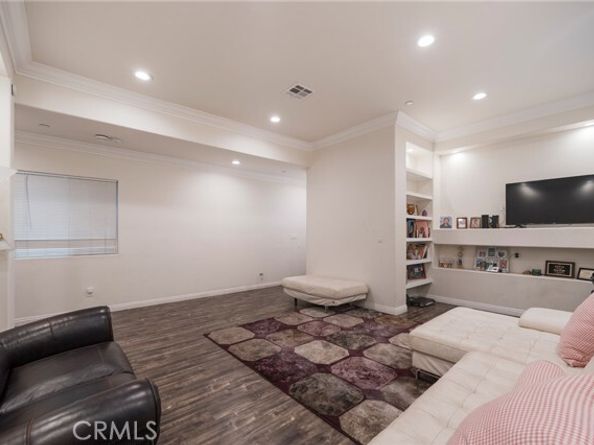 2461 Santa Ana, Los Angeles CA 90059