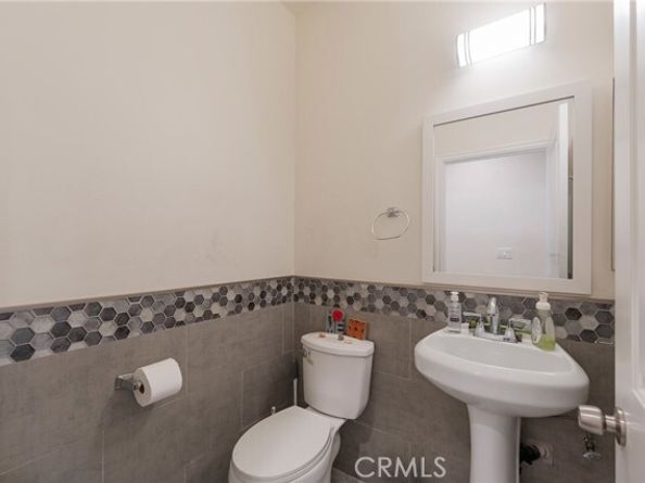 2461 Santa Ana, Los Angeles CA 90059