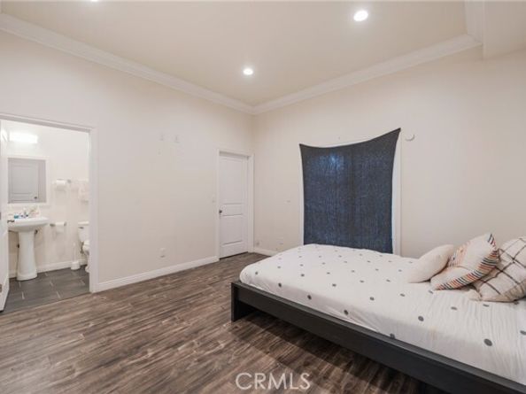 2461 Santa Ana, Los Angeles CA 90059