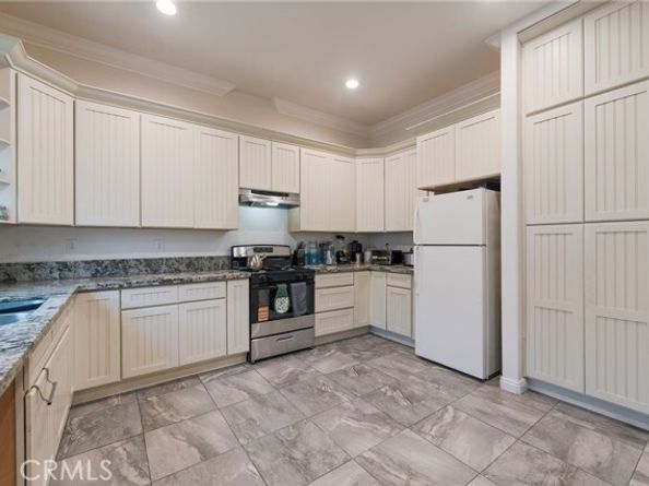 2461 Santa Ana, Los Angeles CA 90059