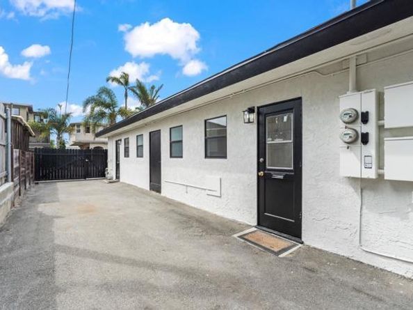 152 Redwood Avenue, Carlsbad CA 92008