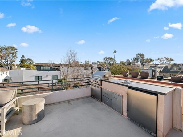 417 Poinsettia Avenue, Corona Del Mar (newport Beach) CA 92625