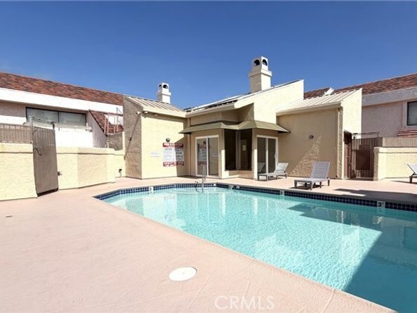9906 Owensmouth 12, Chatsworth (los Angeles) CA 91311