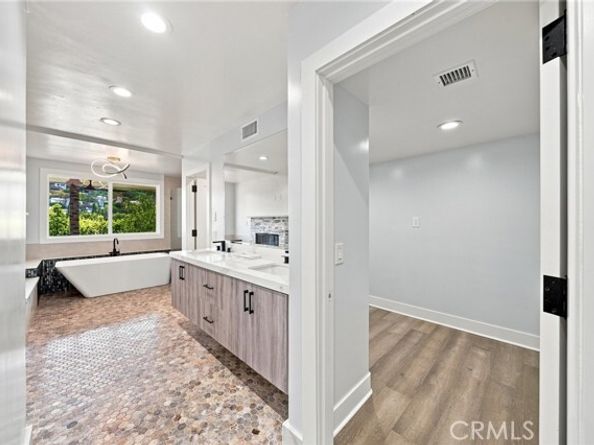 6002 Graciosa, Los Angeles CA 90068