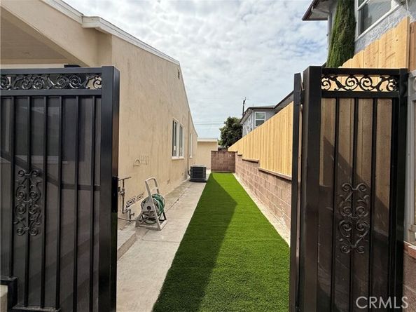 6161 Orange Avenue, Long Beach CA 90805