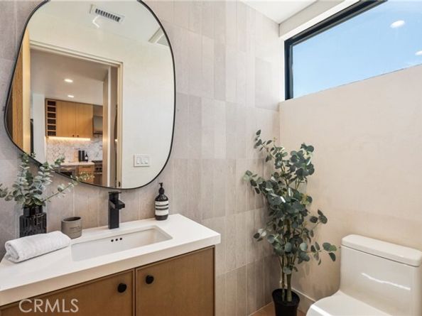 521 Iris Avenue, Corona Del Mar (newport Beach) CA 92625
