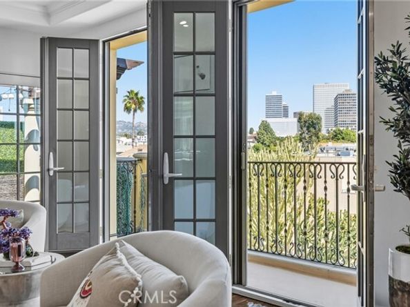 1835 Pandora Avenue 402, Los Angeles CA 90025