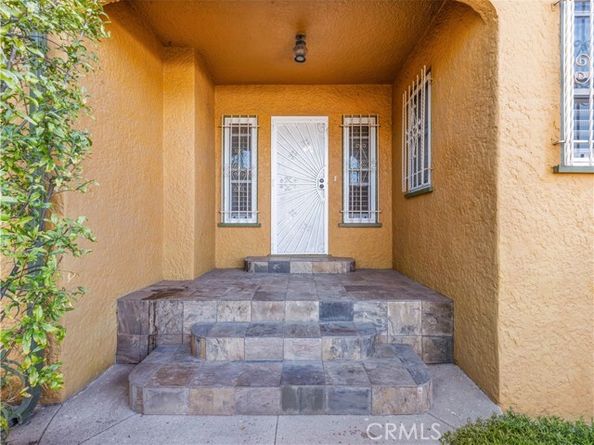 2001 W 84th, Los Angeles CA 90047