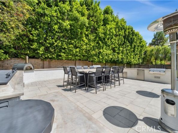 19523 Ballinger Street, Northridge (los Angeles) CA 91324