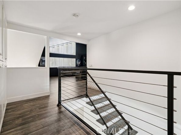 19523 Ballinger Street, Northridge (los Angeles) CA 91324