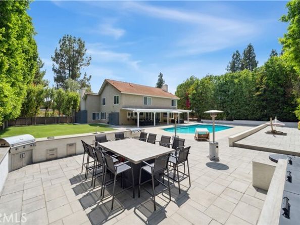 19523 Ballinger Street, Northridge (los Angeles) CA 91324