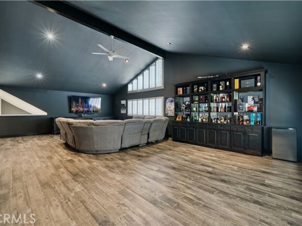 19523 Ballinger Street, Northridge (los Angeles) CA 91324