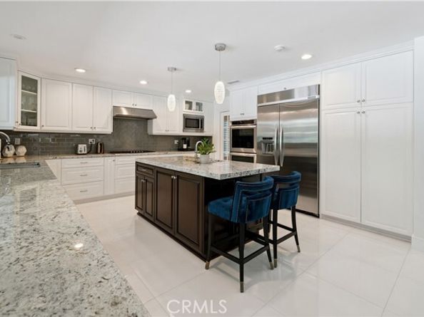 19523 Ballinger Street, Northridge (los Angeles) CA 91324