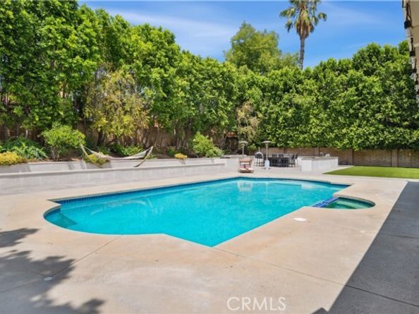 19523 Ballinger Street, Northridge (los Angeles) CA 91324
