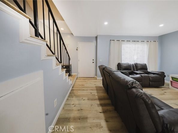 9318 Van Nuys Boulevard 26, Panorama City (los Angeles) CA 91402