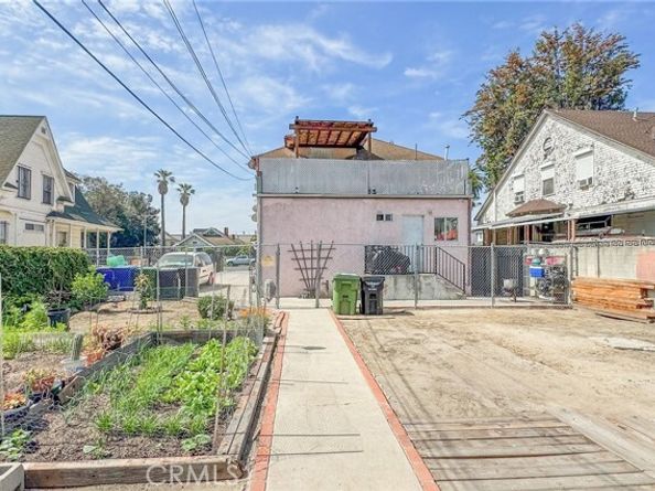 927 E 28th Street, Los Angeles CA 90011