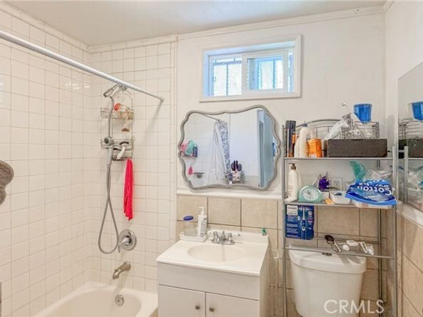 927 E 28th Street, Los Angeles CA 90011