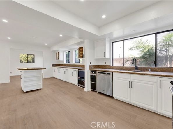 20243 Lanark Street, Winnetka (los Angeles) CA 91306