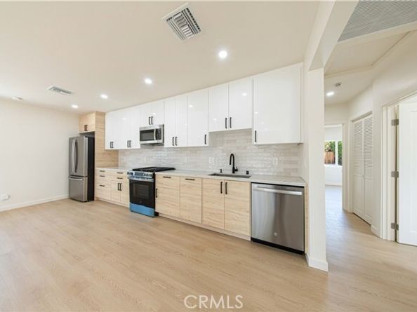 9968 Lev Avenue, Arleta (los Angeles) CA 91331