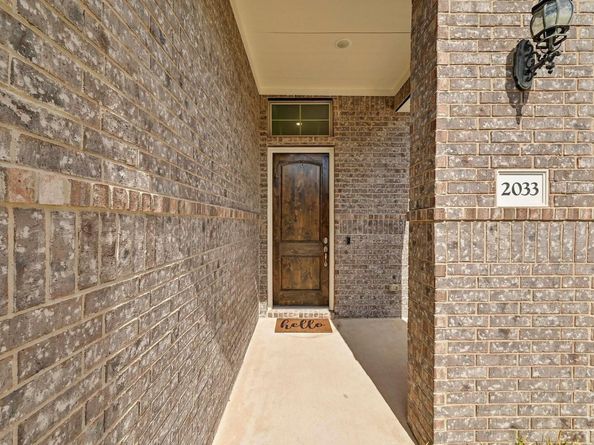 2033 Elk Creek DR, Leander TX 78641