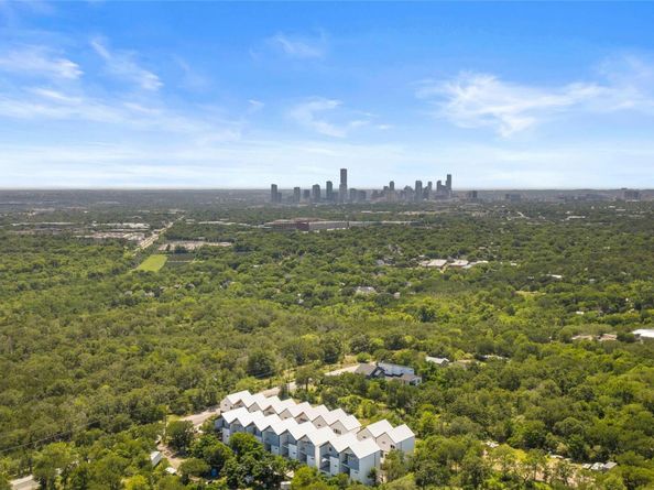 5912 Harold CT 107, Austin TX 78721