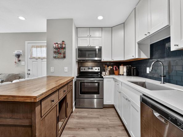 935 La Posada DR 128, Austin TX 78752