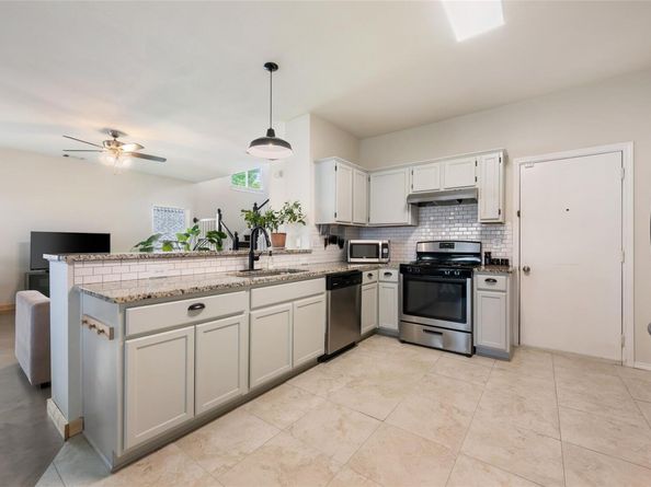 903 Thackeray LN, Pflugerville TX 78660
