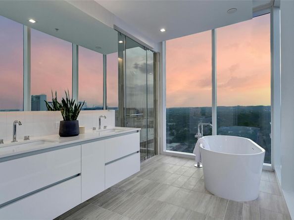 313 W 17th ST 2304, Austin TX 78701