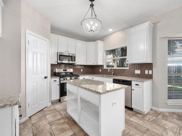 8104 Longdraw Dr, Round Rock TX 78681