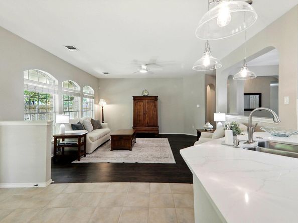 10733 Quarry Oaks TRL, Austin TX 78717