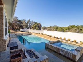 14 Autumn Oaks DR, The Hills TX 78738