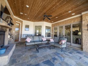 14 Autumn Oaks DR, The Hills TX 78738