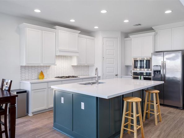 102 Fortuna Ct, Liberty Hill TX 78642