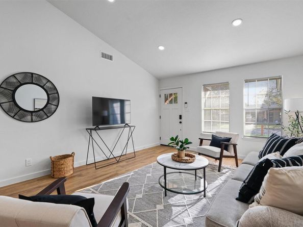 800 Huntingdon PL, Austin TX 78745