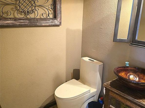 1806 Candlelight DR, Leander TX 78641