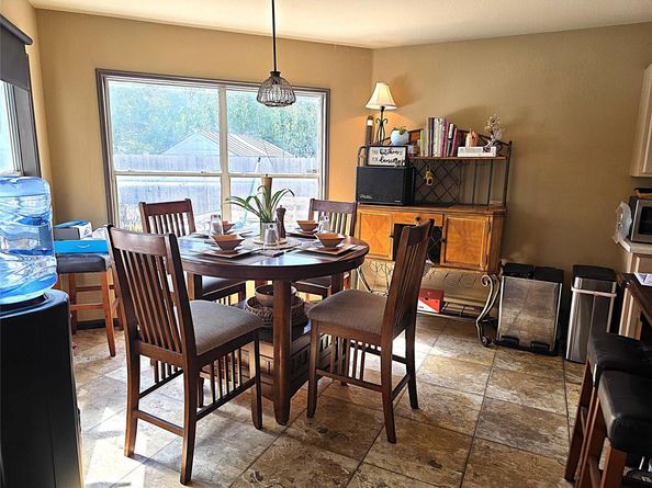 1806 Candlelight DR, Leander TX 78641