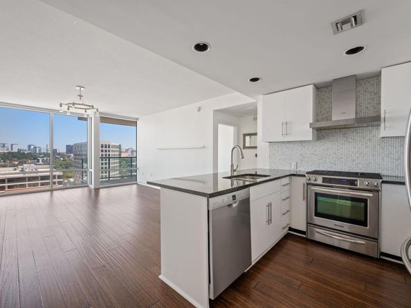 300 Bowie ST 1808, Austin TX 78703