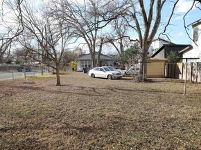 1121 Henninger ST, Austin TX 78702