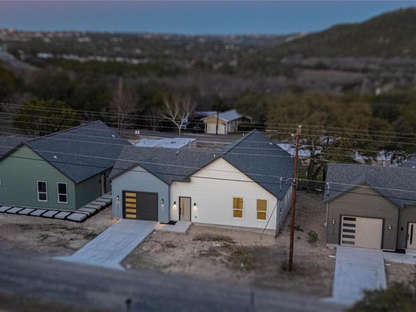 11541 Main ST, Jonestown TX 78645