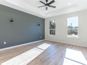 11541 Main ST, Jonestown TX 78645