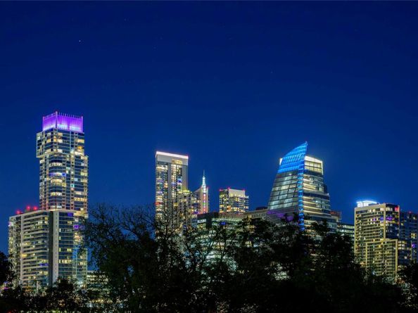 210 Lee Barton DR 401, Austin TX 78704