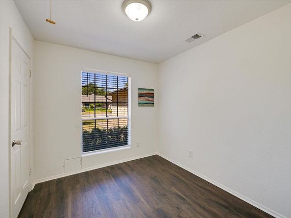 903 Rolling Green CIR, Round Rock TX 78664