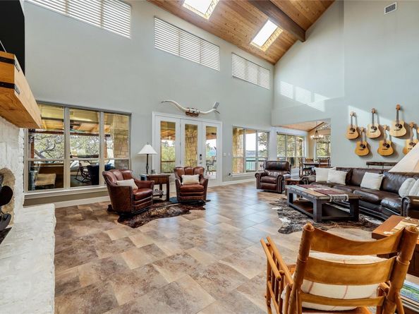 18405 Lakepoint CV, Point Venture TX 78645