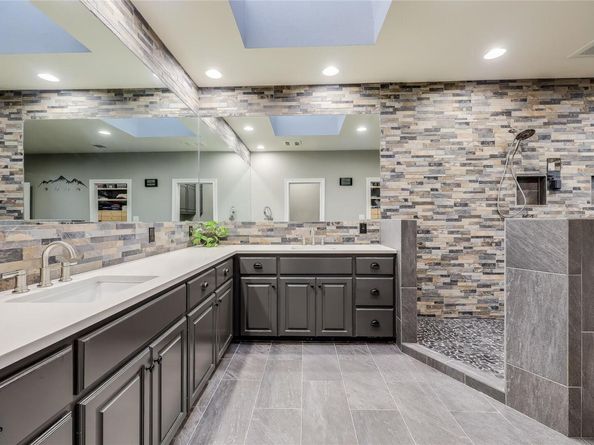 18405 Lakepoint CV, Point Venture TX 78645