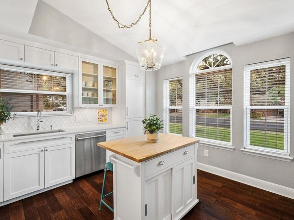 7601 Dallas DR, Austin TX 78729