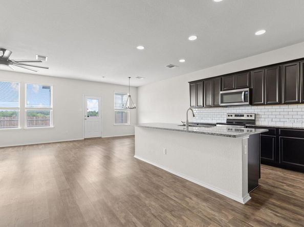709 Hummingbird LN, Leander TX 78641