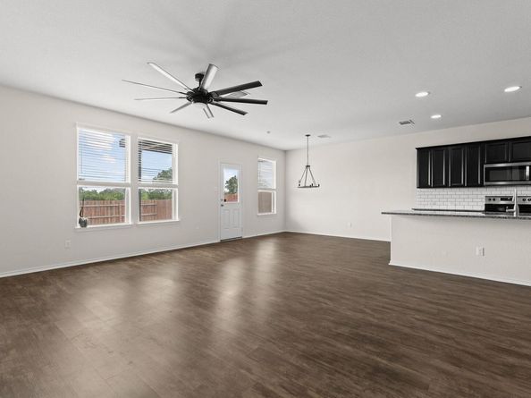 709 Hummingbird LN, Leander TX 78641