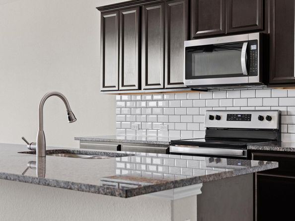 709 Hummingbird LN, Leander TX 78641